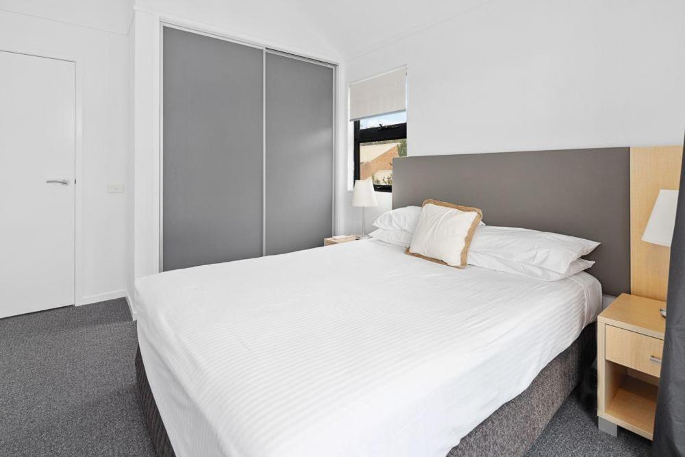 Corrigans Cove Aparthotel Бейтманс Бей Екстериор снимка